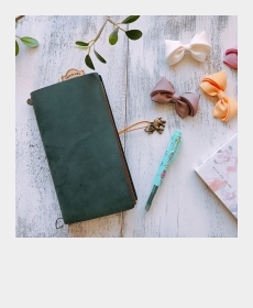 私のお気に入りのTRAVELER&#039;S notebookと私のお気に入りの弓