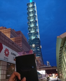 My blue PA TN in the blue sky with Taipei 101.