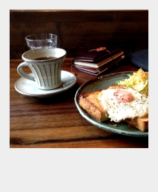 土曜の朝の指定席　CAFE JEUNO