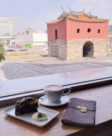 Afternoon tea with North gate in Taipei